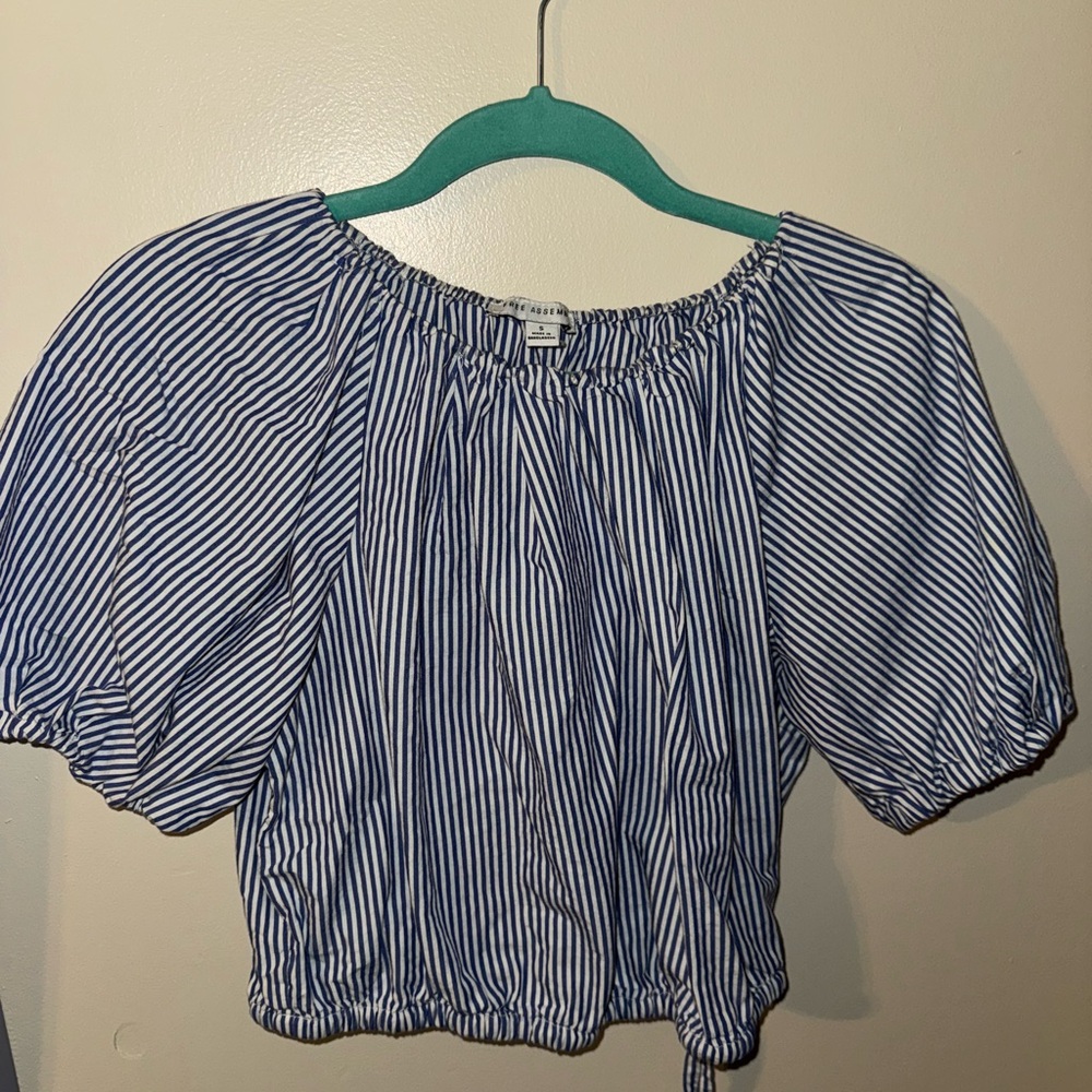 Free assembly striped off the shoulder shirt